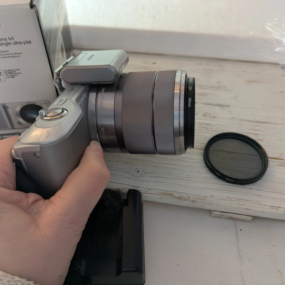 Sony NEX-3 Silver Camera with 16mm Lens